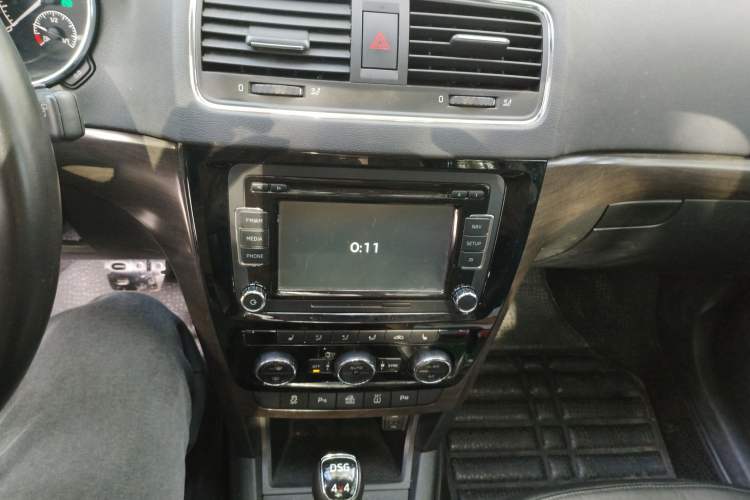 Used Skoda Yeti 2014 1.8TSI DSG All-Wheel Drive Edition Audio And AC Panel