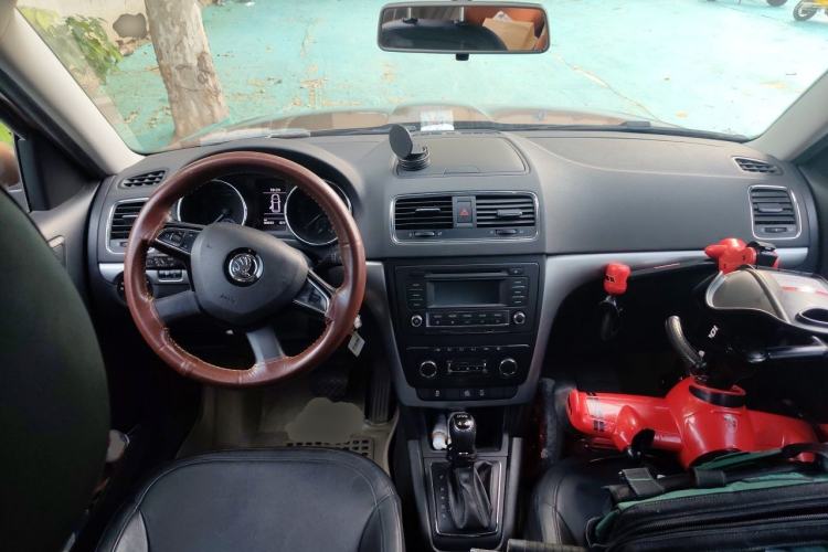 Used Skoda Yeti 2014 1.8TSI DSG Polar Edition Center Console