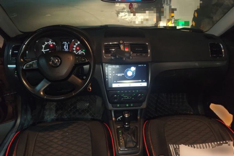 Used Skoda Yeti 2014 1.8TSI DSG Polar Edition Center Console