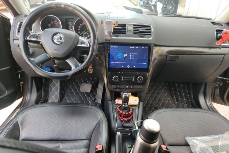 Used Skoda Yeti 2014 1.8TSI DSG All-Wheel Drive Edition Center Console