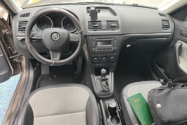 Used Skoda Yeti 2014 1.4TSI DSG Explorer Edition Center Console