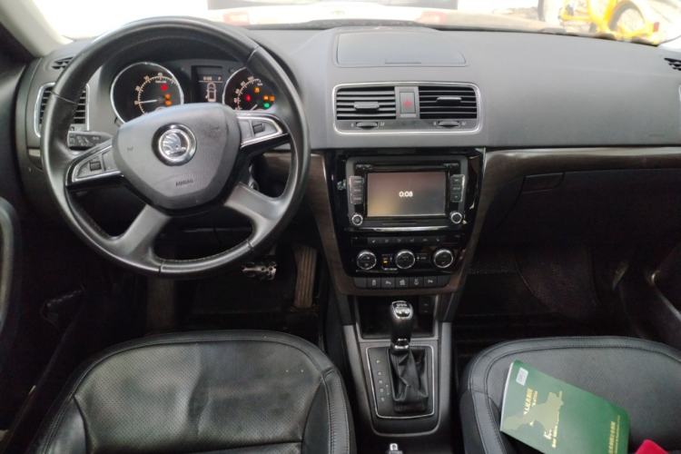 Used Skoda Yeti 2014 1.8TSI DSG All-Wheel Drive Edition Center Console