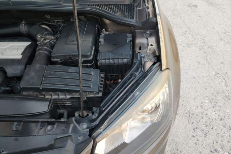 Used Skoda Yeti 2014 1.8TSI DSG All-Wheel Drive Edition Engine Bay Left