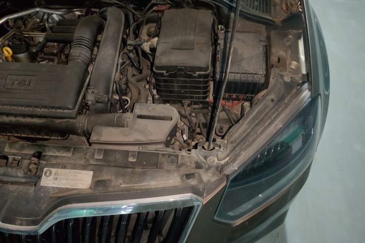 Used Skoda Yeti 2014 1.4TSI DSG Vibrant Edition Engine Bay Left