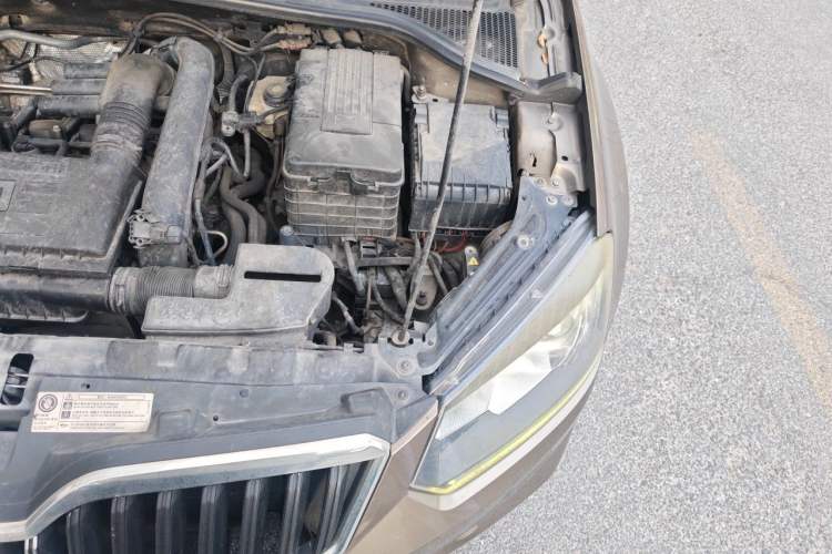 Used Skoda Yeti 2014 1.4 TSI DSG Phantom Edition Engine Bay Left