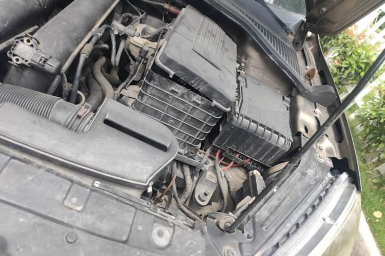 Used Skoda Yeti 2014 1.4TSI DSG Explorer Edition Engine Bay Left