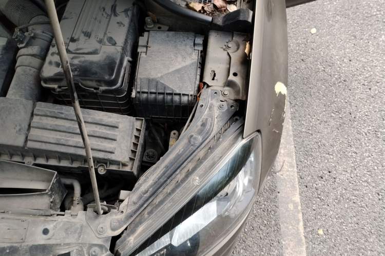 Used Skoda Yeti 2014 1.8TSI DSG All-Wheel Drive Edition Engine Bay Left
