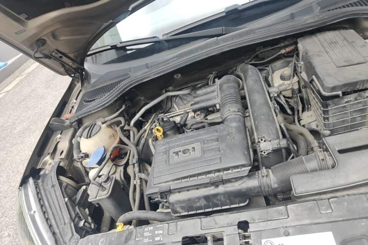 Used Skoda Yeti 2014 1.4TSI DSG Explorer Edition Engine Bay Right