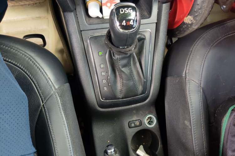 Used Skoda Yeti 2014 1.8TSI DSG Polar Edition Gear Lever