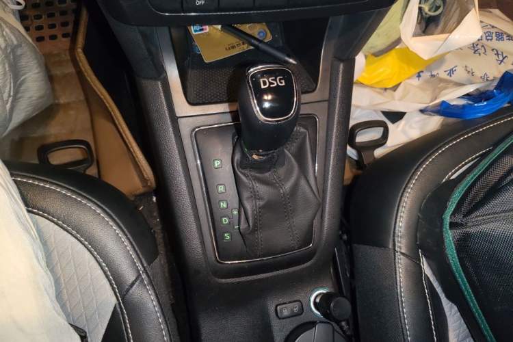 Used Skoda Yeti 2014 1.4TSI DSG Vibrant Edition Gear Lever