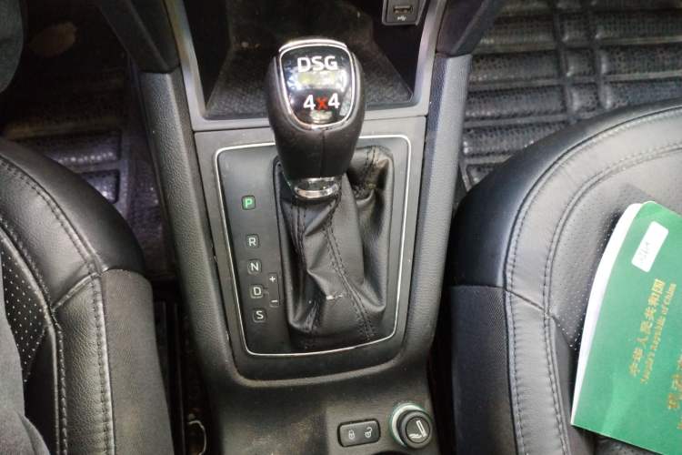 Used Skoda Yeti 2014 1.8TSI DSG All-Wheel Drive Edition Gear Lever