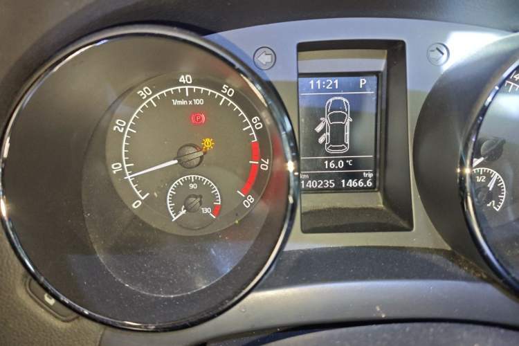 Used Skoda Yeti 2014 1.4 TSI DSG Polar Edition Odometer Close Up
