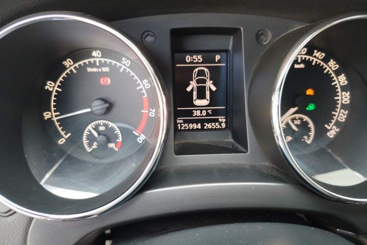 Used Skoda Yeti 2014 1.8TSI DSG All-Wheel Drive Edition Odometer Close Up