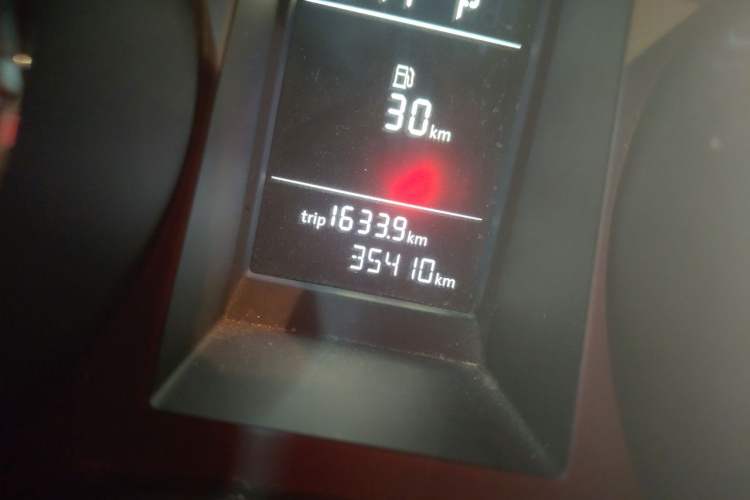Used Skoda Yeti 2014 1.4TSI DSG Vibrant Edition Odometer Close Up
