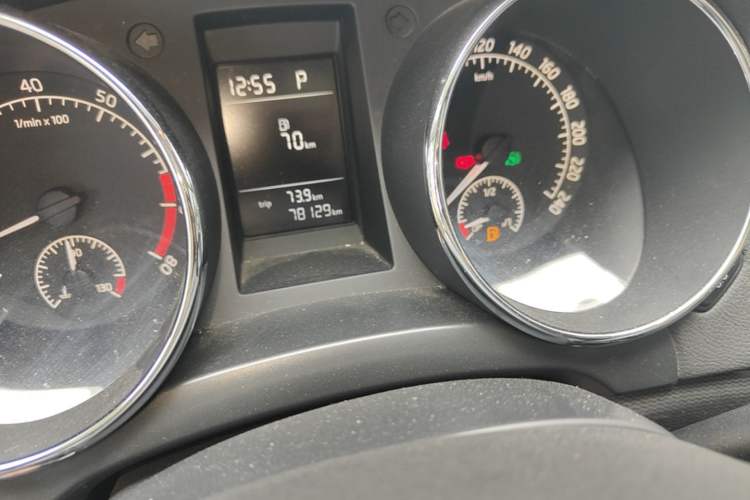 Used Skoda Yeti 2014 1.4TSI DSG Explorer Edition Odometer Close Up