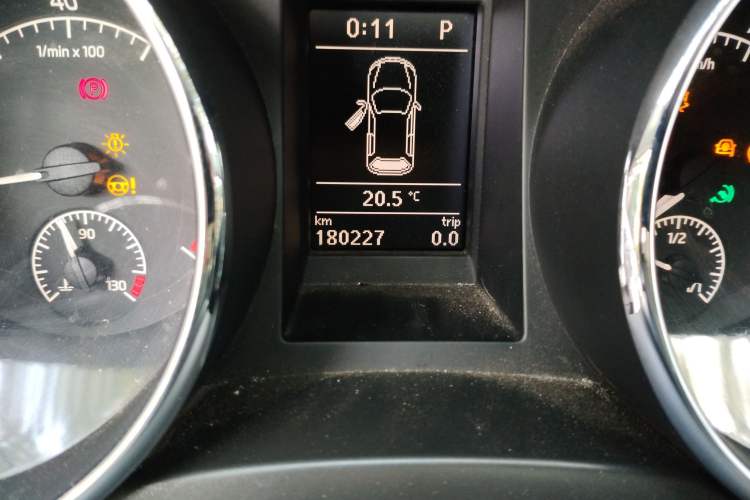 Used Skoda Yeti 2014 1.8TSI DSG All-Wheel Drive Edition Odometer Close Up