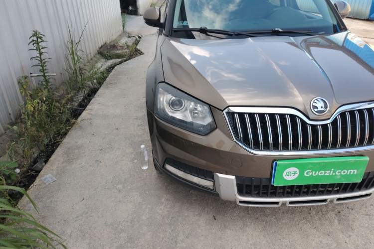 Used Skoda Yeti 2014 1.8TSI DSG All-Wheel Drive Edition Right Front Headlight