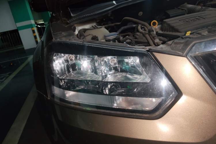 Used Skoda Yeti 2014 1.4TSI DSG Vibrant Edition Right Front Headlight