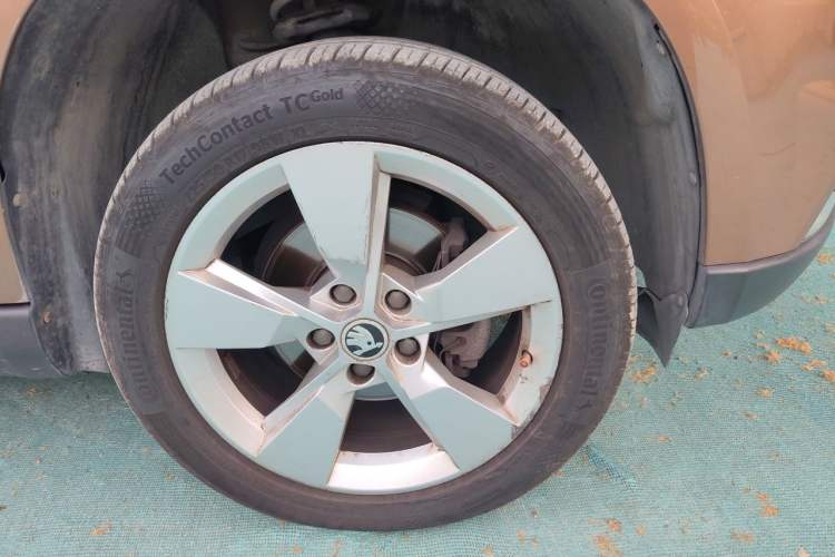 Used Skoda Yeti 2014 1.8TSI DSG Polar Edition Right Front Wheel Hub