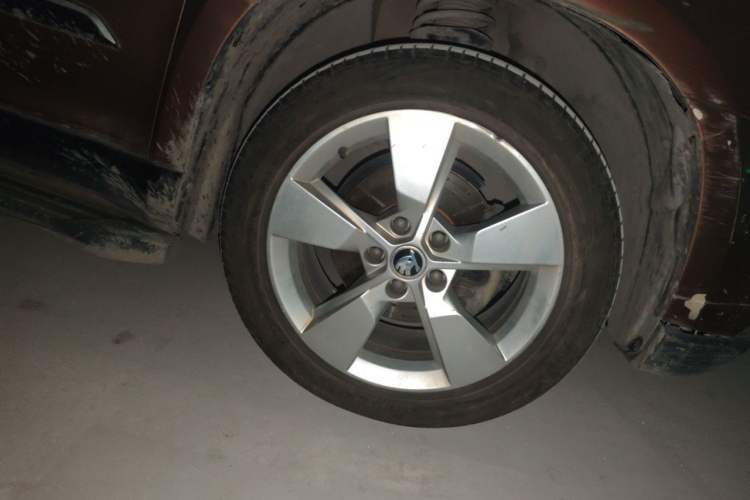 Used Skoda Yeti 2014 1.8TSI DSG Polar Edition Right Front Wheel Hub