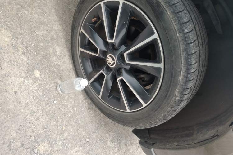 Used Skoda Yeti 2014 1.8TSI DSG All-Wheel Drive Edition Right Front Wheel Hub