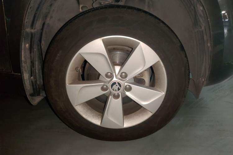 Used Skoda Yeti 2014 1.4TSI DSG Vibrant Edition Right Front Wheel Hub