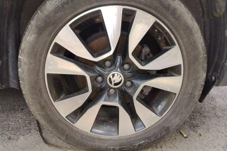 Used Skoda Yeti 2014 1.8TSI DSG All-Wheel Drive Edition Right Front Wheel Hub
