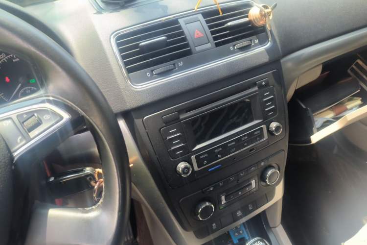 Used Skoda Yeti 2014 1.8TSI DSG Polar Edition Audio And AC Panel