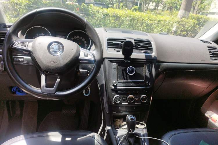 Used Skoda Yeti 2014 1.4 TSI DSG Phantom Edition Center Console