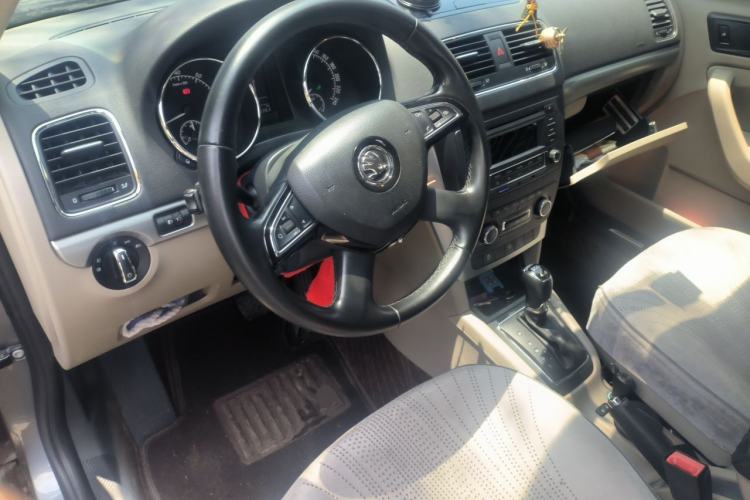 Used Skoda Yeti 2014 1.8TSI DSG Polar Edition Center Console