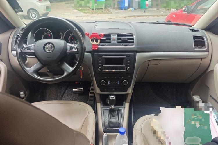 Used Skoda Yeti 2014 1.8TSI DSG Polar Edition Center Console