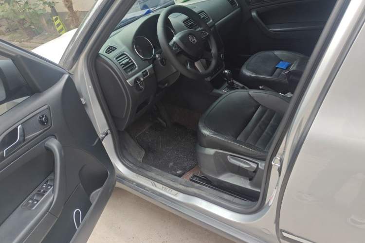 Used Skoda Yeti 2014 1.8TSI DSG Polar Edition Driver Seat