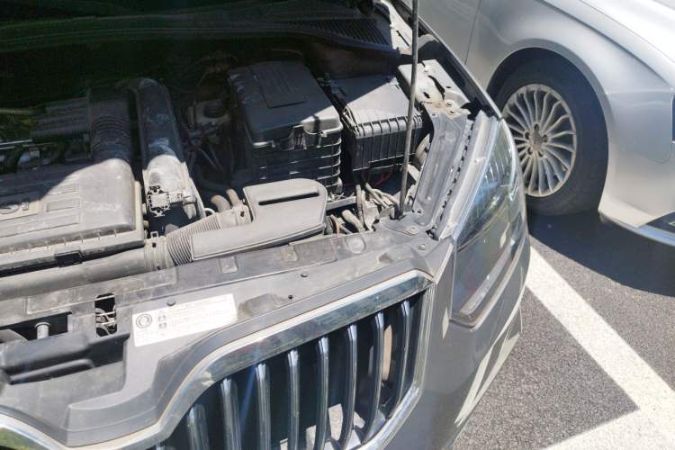 Used Skoda Yeti 2014 1.4 TSI DSG Phantom Edition Engine Bay Left