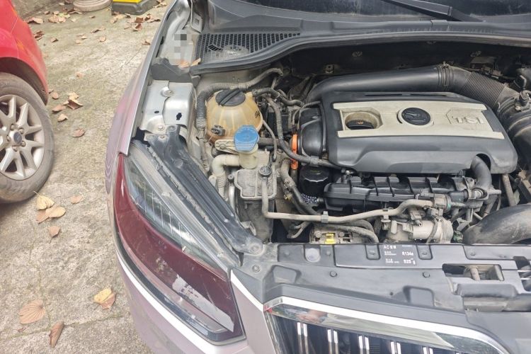 Used Skoda Yeti 2014 1.8TSI DSG Polar Edition Engine Bay Right