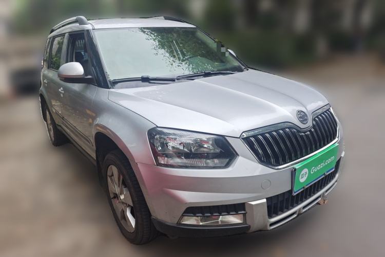 Used Skoda Yeti 2014 1.8TSI DSG Polar Edition Front Right 45 Deg