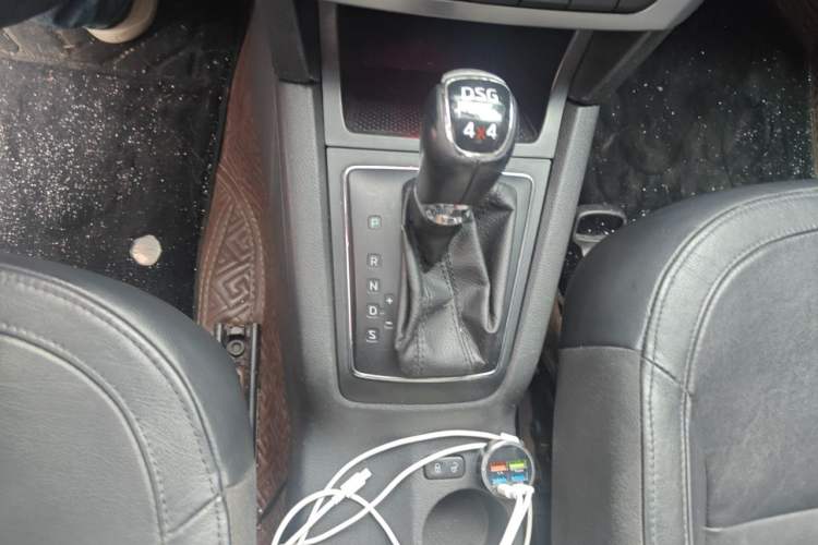 Used Skoda Yeti 2014 1.8TSI DSG Polar Edition Gear Lever