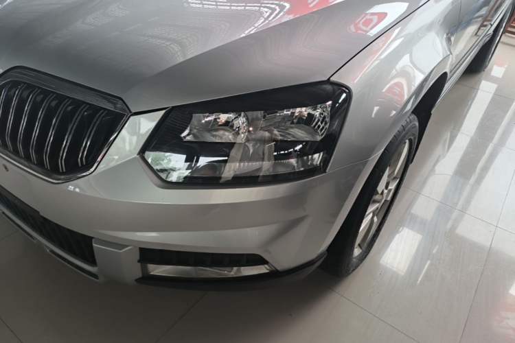 Used Skoda Yeti 2014 1.4TSI DSG Explorer Edition Left Front Headlight