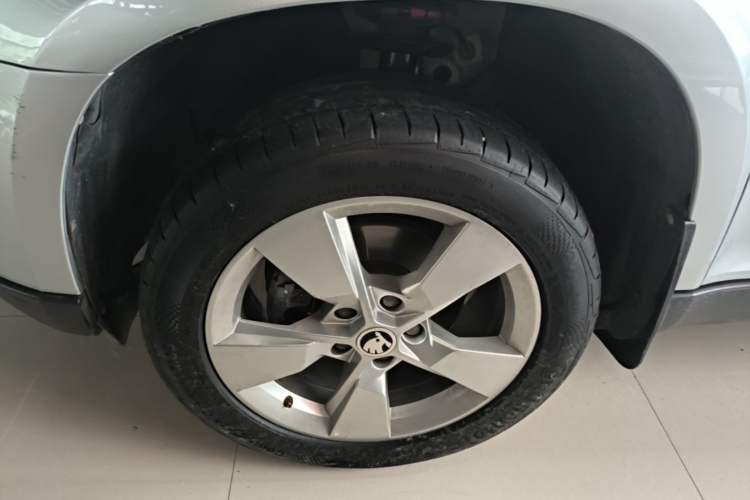 Used Skoda Yeti 2014 1.4TSI DSG Explorer Edition Left Front Wheel Hub