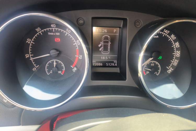 Used Skoda Yeti 2014 1.8TSI DSG Polar Edition Odometer Close Up