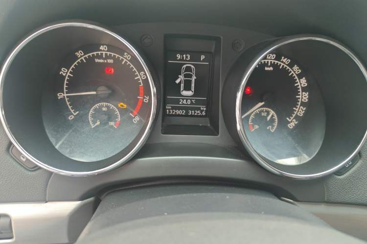 Used Skoda Yeti 2014 1.8TSI DSG Polar Edition Odometer Close Up