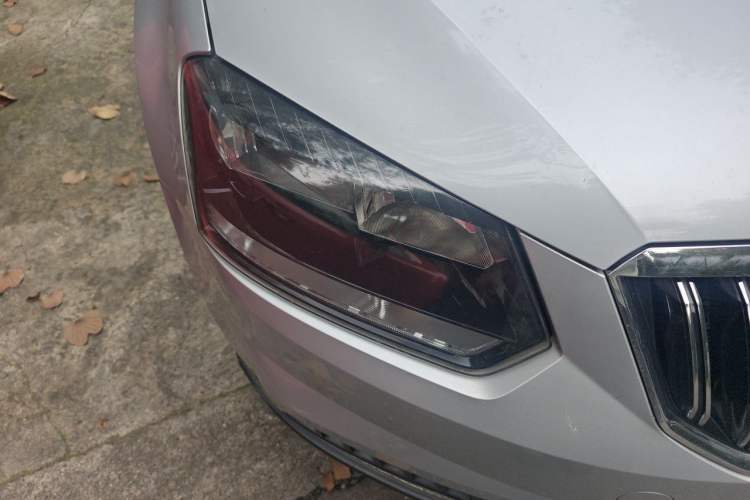 Used Skoda Yeti 2014 1.8TSI DSG Polar Edition Right Front Headlight