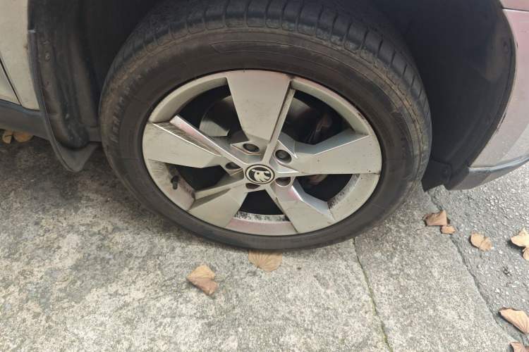Used Skoda Yeti 2014 1.8TSI DSG Polar Edition Right Front Wheel Hub