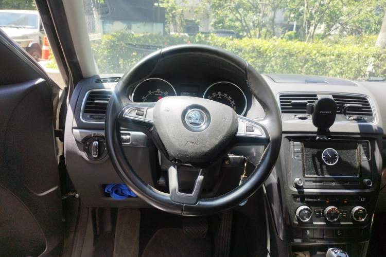 Used Skoda Yeti 2014 1.4 TSI DSG Phantom Edition Steering Wheel
