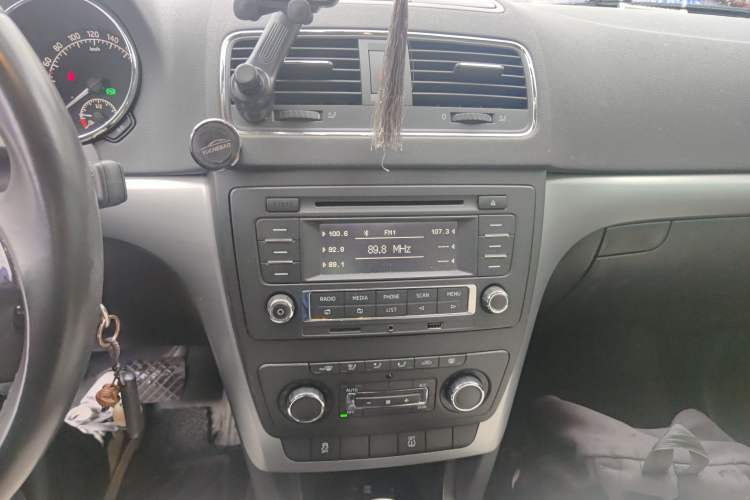 Used Skoda Yeti 2014 1.4 TSI DSG Polar Edition Audio And AC Panel