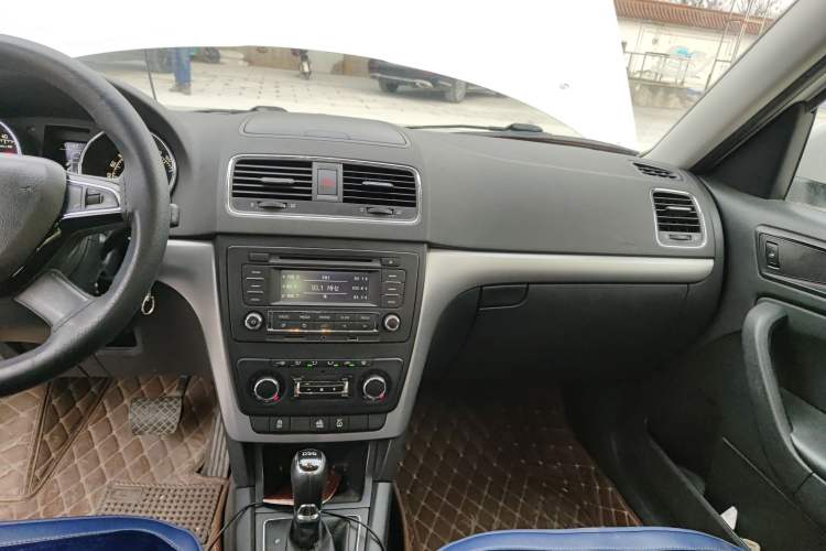 Used Skoda Yeti 2014 1.8TSI DSG Polar Edition Audio And AC Panel