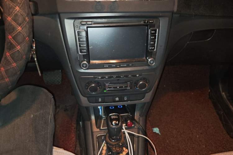 Used Skoda Yeti 2014 1.8TSI DSG Polar Edition Audio And AC Panel