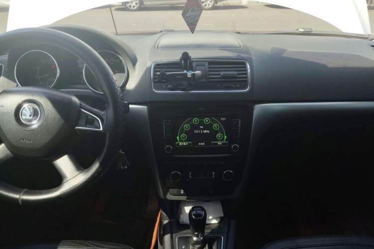 Used Skoda Yeti 2014 1.4 TSI DSG Polar Edition Audio And AC Panel