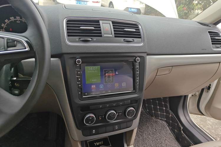 Used Skoda Yeti 2014 1.4TSI Manual Polar Edition Audio And AC Panel