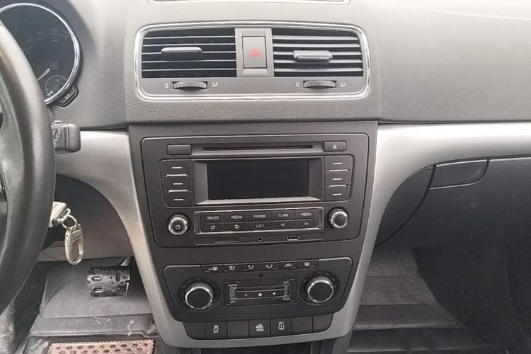 Used Skoda Yeti 2014 1.8TSI DSG Polar Edition Audio And AC Panel
