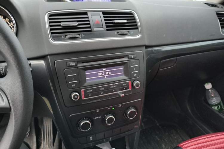 Used Skoda Yeti 2014 1.4TSI DSG Vibrant Edition Audio And AC Panel